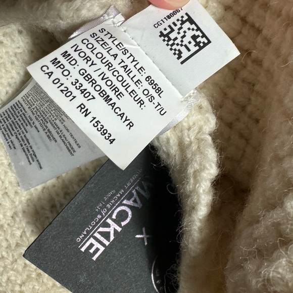 Canada Goose x Robert Mackie Waffle Infinity Loop Scarf - Ivory - Picture 6 of 13